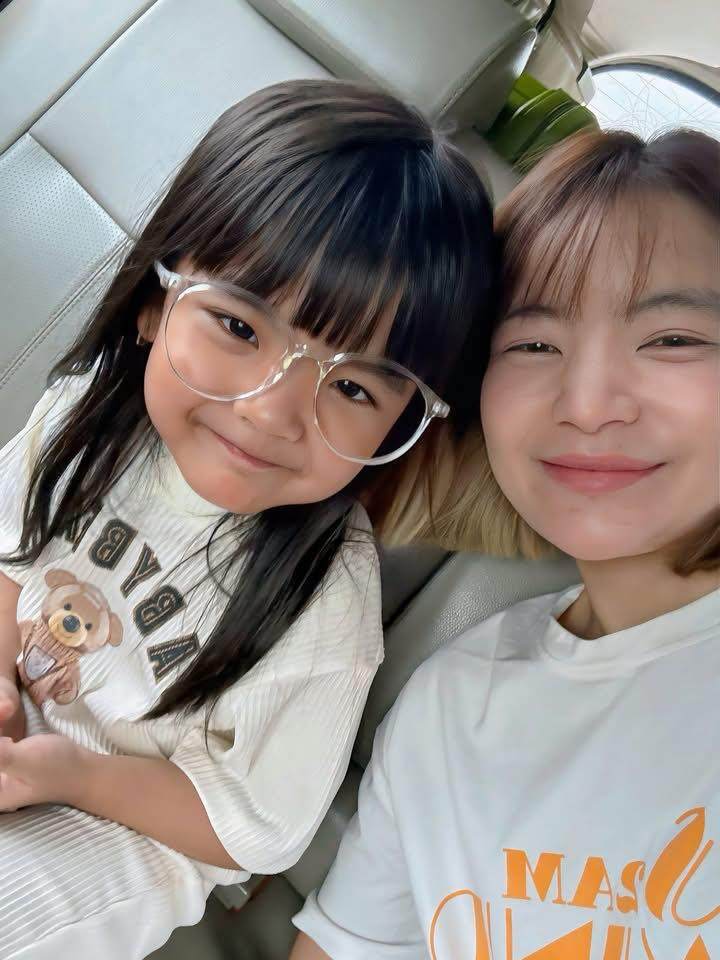 "Thánh hài xấu dã man" nay xuất hiện đẹp trai như tổng tài, vợ hơn tuổi để lại bình luận ngỡ ngàng - 11