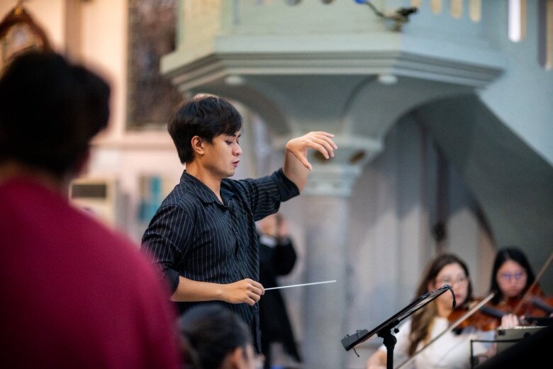 "Nàng thơ" phim Trịnh Công Sơn xúc động nhận lời cầu hôn, bạn trai là nhạc trưởng từng sang Mỹ tu nghiệp - 8