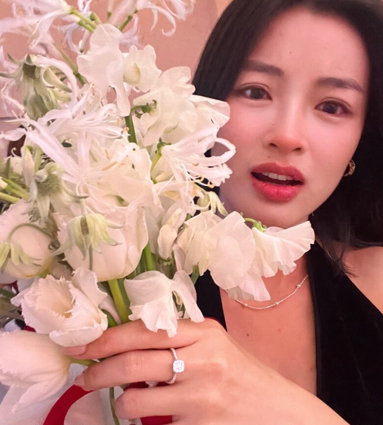 "Nàng thơ" phim Trịnh Công Sơn xúc động nhận lời cầu hôn, bạn trai là nhạc trưởng từng sang Mỹ tu nghiệp - 2