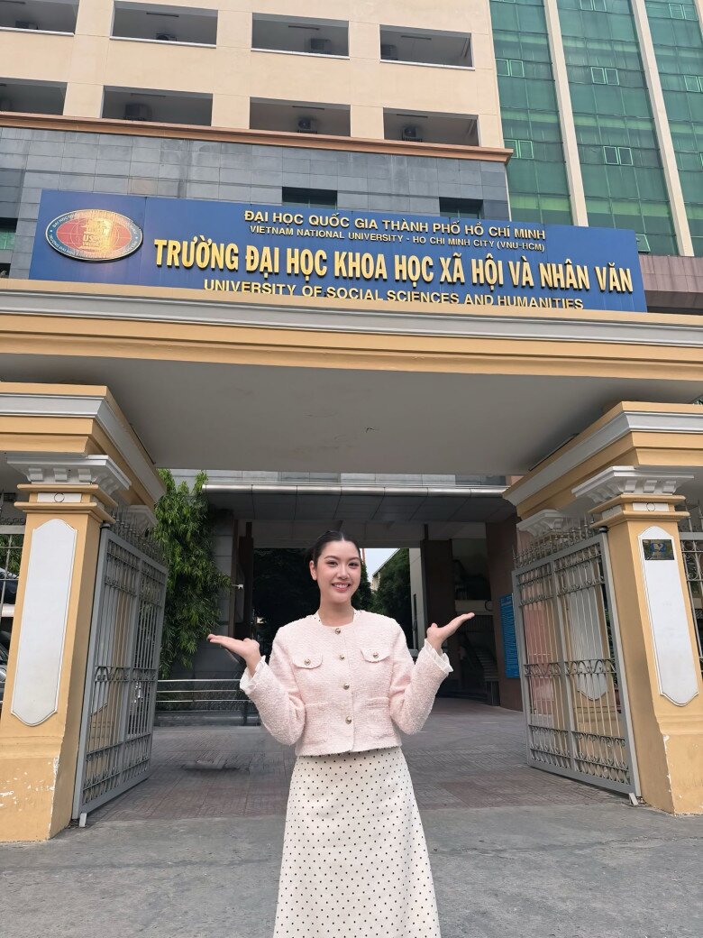 2 mỹ nhân Vbiz cùng đi học Thạc sĩ đầu năm: Người là Á hậu quốc tế tài sắc, người làm vợ đạo diễn nghìn tỷ - 6