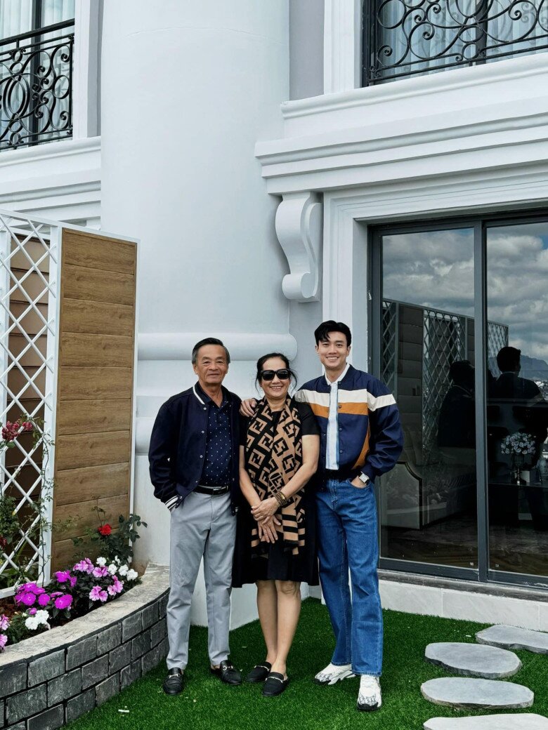 2 sao nam 8X từng đi phụ hồ: Người nay là CEO ở biệt thự 40 tỷ, người hạnh phúc bên vợ đẹp dù chưa đám cưới - 13