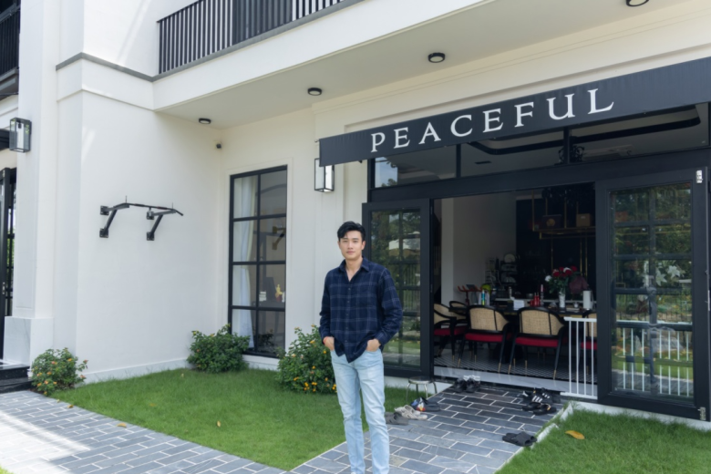 2 sao nam 8X từng đi phụ hồ: Người nay là CEO ở biệt thự 40 tỷ, người hạnh phúc bên vợ đẹp dù chưa đám cưới - 12