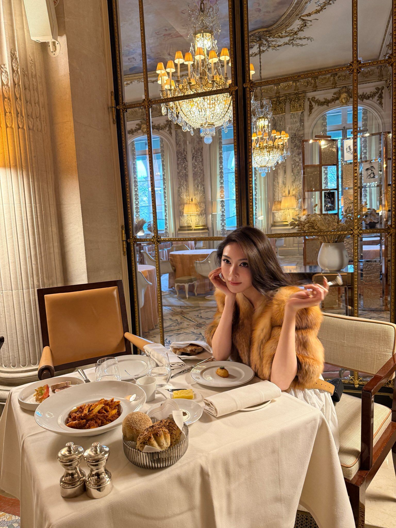 Linh Trương: Hot girl khoa múa được ví là "bản sao" Phạm Băng Băng, từng đối đáp thẳng thắn về chuyện "người thứ 3" - 2