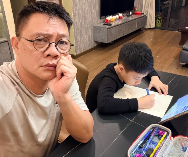 BTV VTV Quang Minh "bằng cấp đầy người" nhưng vẫn đau đầu khi dạy con trai học lớp 2, thừa nhận vợ làm tốt hơn - 1