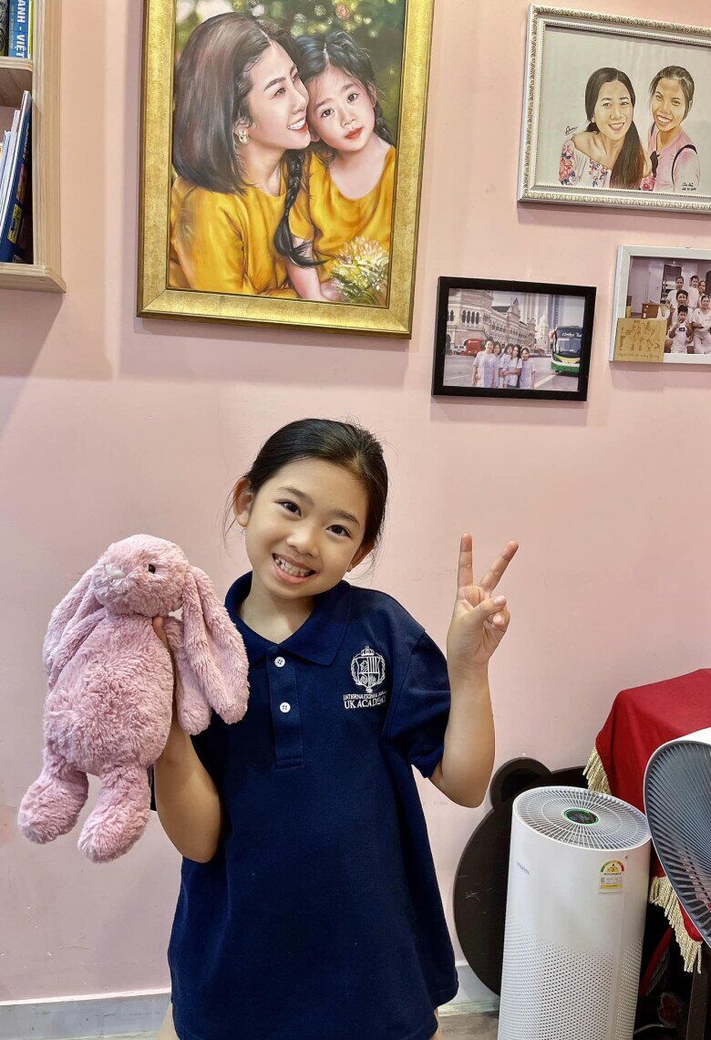 Con gái cố diễn viên Mai Phương ra dáng thiếu nữ khi mặc áo dài, ngày càng xinh đẹp chuẩn "bản sao" của mẹ - 9