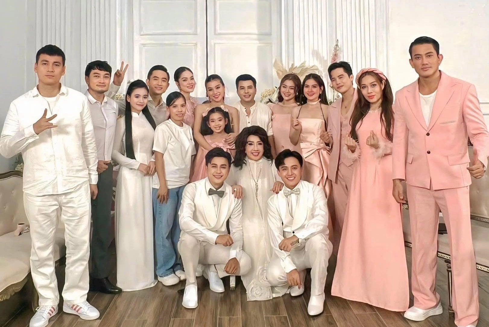 Con gái cố diễn viên Mai Phương ra dáng thiếu nữ khi mặc áo dài, ngày càng xinh đẹp chuẩn "bản sao" của mẹ - 11