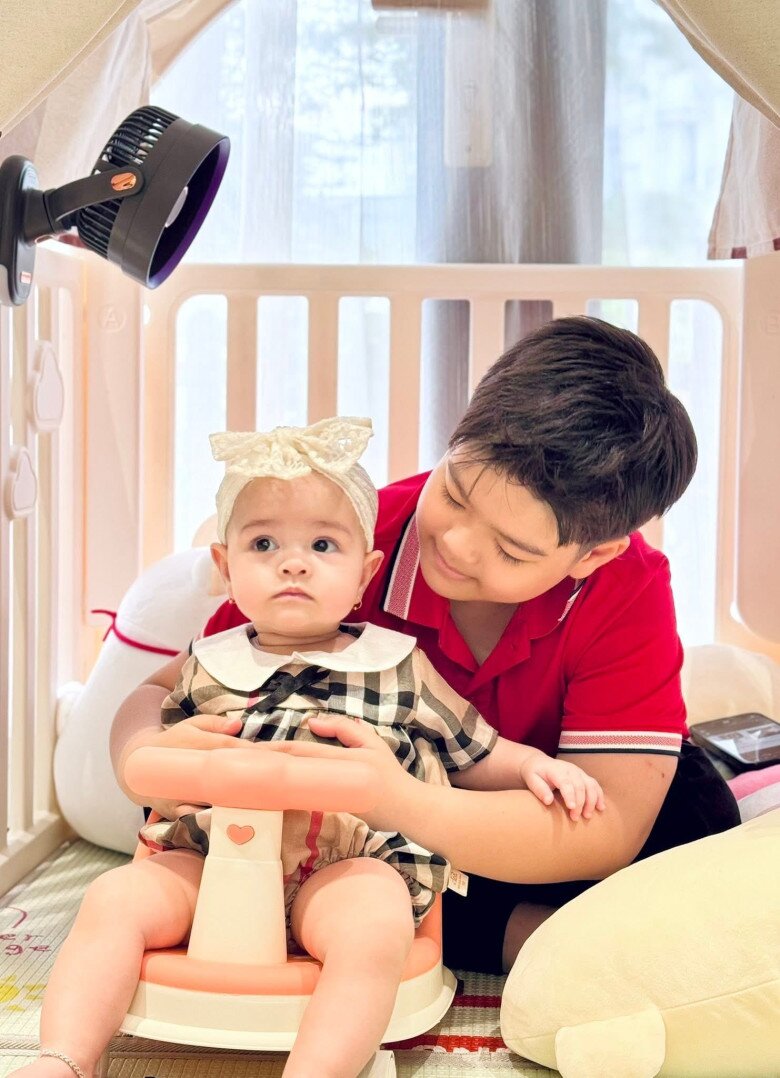 Con gái Nhật Kim Anh có kiểu tóc tém cá tính sau thời gian bị cạo trọc đầu, đôi mi cong vút như búp bê Tây - 11