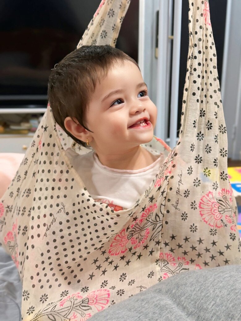 Con gái Nhật Kim Anh có kiểu tóc tém cá tính sau thời gian bị cạo trọc đầu, đôi mi cong vút như búp bê Tây - 2