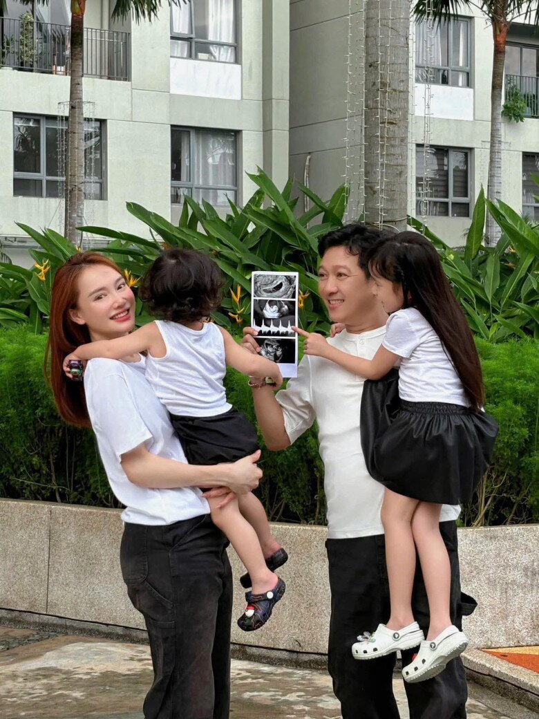 Dàn giám khảo "Đấu trường tiếu lâm" hiện tại: Người đi xe sang chục tỷ, người sinh con là xây thêm nhà - 3