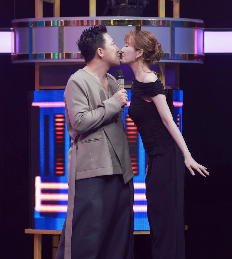 Dàn giám khảo "Đấu trường tiếu lâm" hiện tại: Người đi xe sang chục tỷ, người sinh con là xây thêm nhà - 9