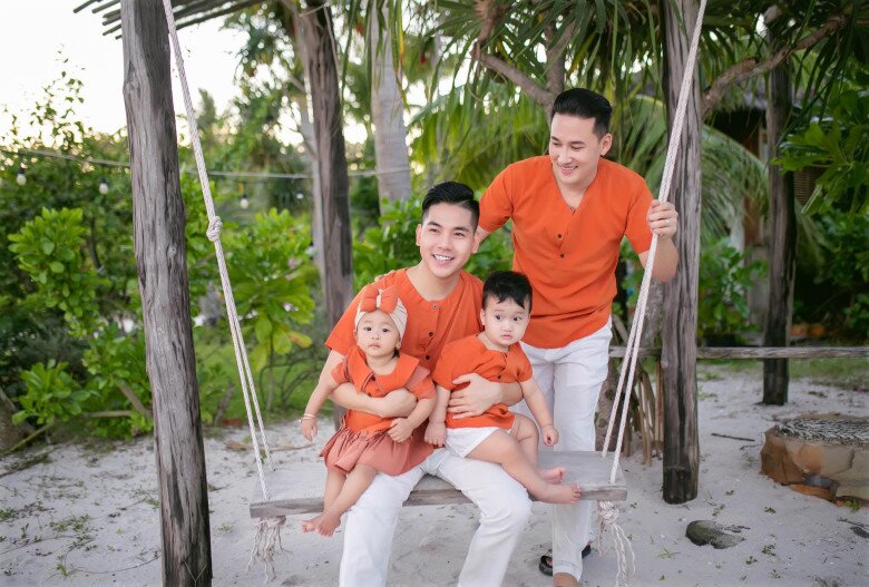 Hà Trí Quang "một nách chăm 2 con" cho Thanh Đoàn đi làm, quý tử thấy bố doanh nhân về liền "nịnh khéo" - 4