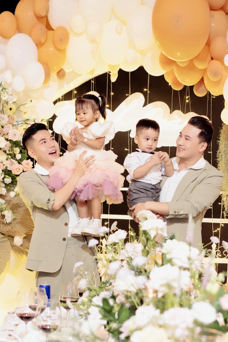 Hà Trí Quang "một nách chăm 2 con" cho Thanh Đoàn đi làm, quý tử thấy bố doanh nhân về liền "nịnh khéo" - 7