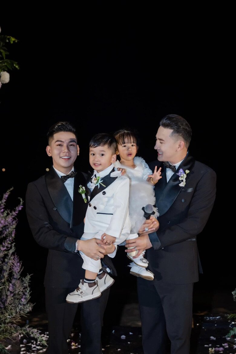 Hà Trí Quang "một nách chăm 2 con" cho Thanh Đoàn đi làm, quý tử thấy bố doanh nhân về liền "nịnh khéo" - 6