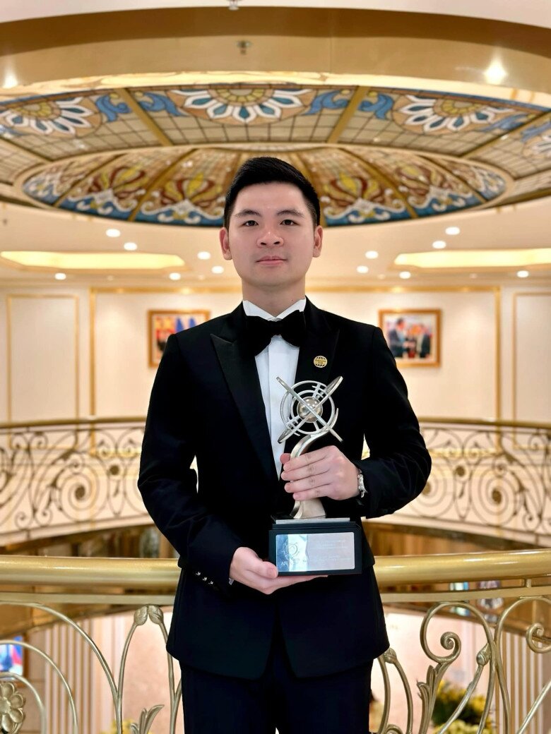 Học vấn chồng thiếu gia của 2 hoa hậu họ Đỗ: Người có bằng Thạc sĩ tại Anh, người tốt nghiệp Quản trị kinh doanh - 2