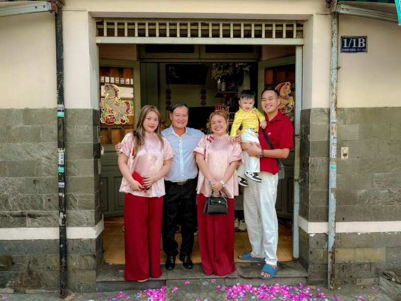 Mẹ bỉm "chạy show" đóng phim nhiều nhất mùa Tết: Từng làm nghề 7 năm nhưng người nhà không biết, có bầu vẫn lộn mèo biểu diễn - 12