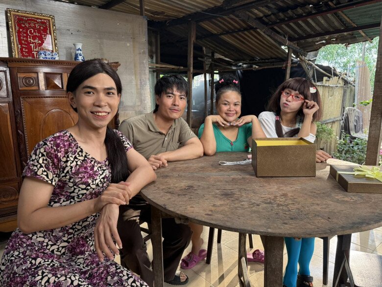 Mẹ bỉm "chạy show" đóng phim nhiều nhất mùa Tết: Từng làm nghề 7 năm nhưng người nhà không biết, có bầu vẫn lộn mèo biểu diễn - 3