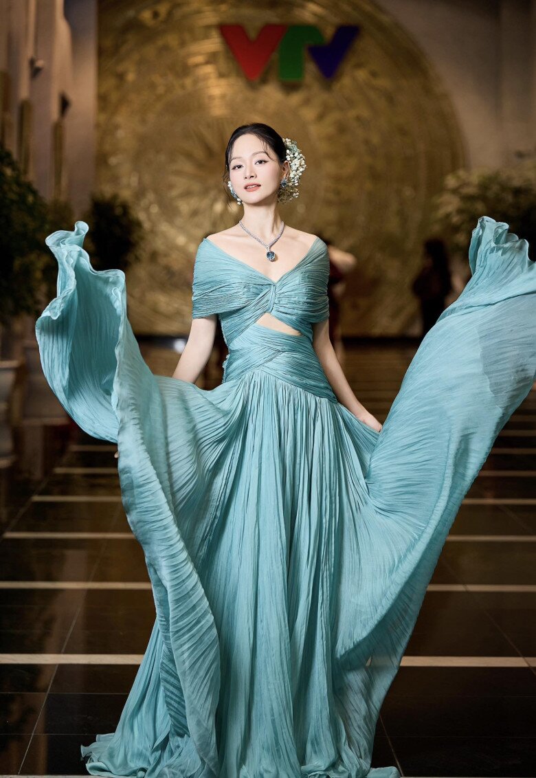 Mẹ bỉm đơn thân nuôi con lai "chạy show": Nhật Kim Anh sớm cho ái nữ tự lập, Lan Phương bế con đi quay - 11