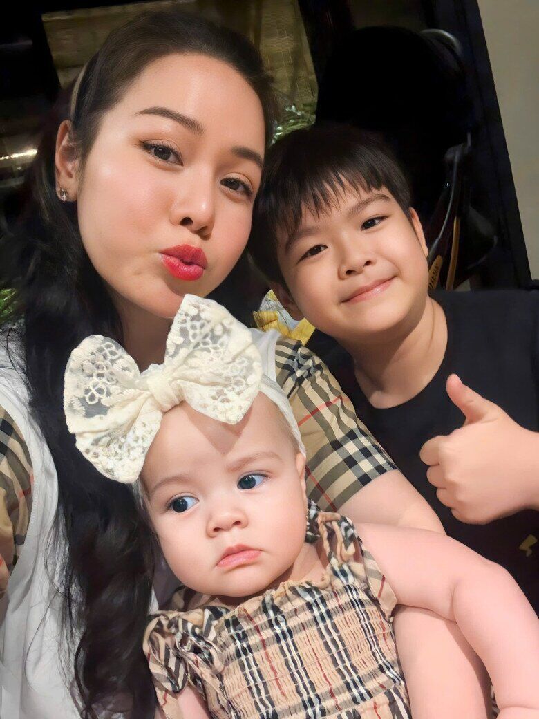 Mẹ bỉm đơn thân nuôi con lai "chạy show": Nhật Kim Anh sớm cho ái nữ tự lập, Lan Phương bế con đi quay - 7