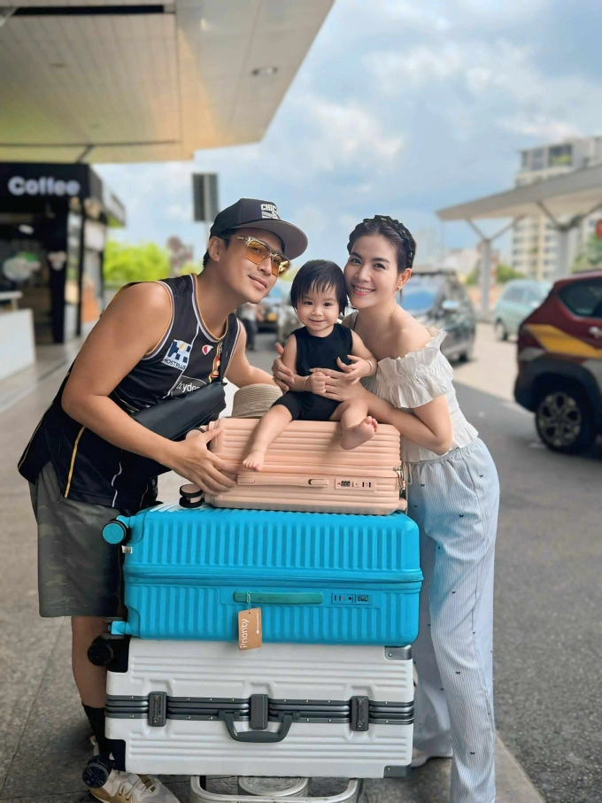 Mẹ bỉm Vbiz "chạy show" nước ngoài: Diễm My 9X "trắng phát sáng" trên thảm đỏ ở Đức, Kha Ly gửi ái nữ về quê ngoại - 7