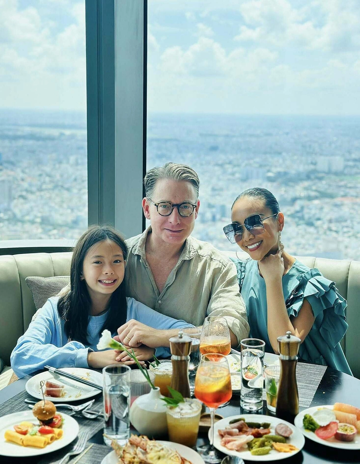 Sao Việt làm dâu Thụy Điển: Hồ Ngọc Hà thân thiết với bố mẹ chồng, Đoan Trang có hôn nhân đẹp như mơ - 15