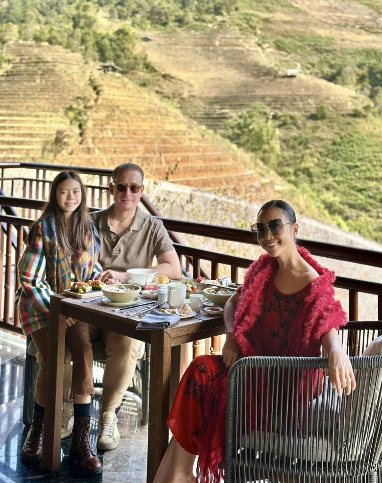 Sao Việt làm dâu Thụy Điển: Hồ Ngọc Hà thân thiết với bố mẹ chồng, Đoan Trang có hôn nhân đẹp như mơ - 10