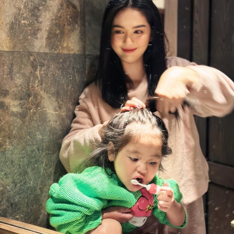 Sao Việt nhận nuôi con của người thân: Ái nữ nhà Nguyễn Văn Chung nay đoàn tụ mẹ ruột, Ngọc Trinh thương anh trai - 4