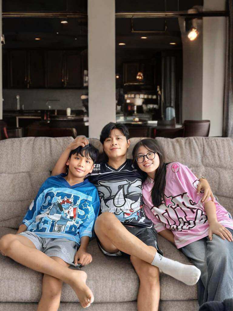 Sao Việt nhận nuôi con của người thân: Ái nữ nhà Nguyễn Văn Chung nay đoàn tụ mẹ ruột, Ngọc Trinh thương anh trai - 10