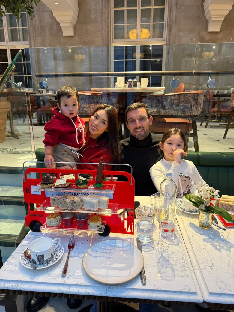 Siêu mẫu Hà Anh khoe mẹ chồng người Anh, con gái lai Tây giống bà nội như đúc - 5