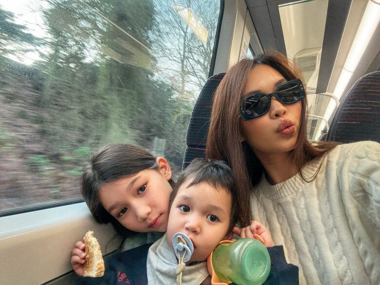 Siêu mẫu Hà Anh khoe mẹ chồng người Anh, con gái lai Tây giống bà nội như đúc - 7