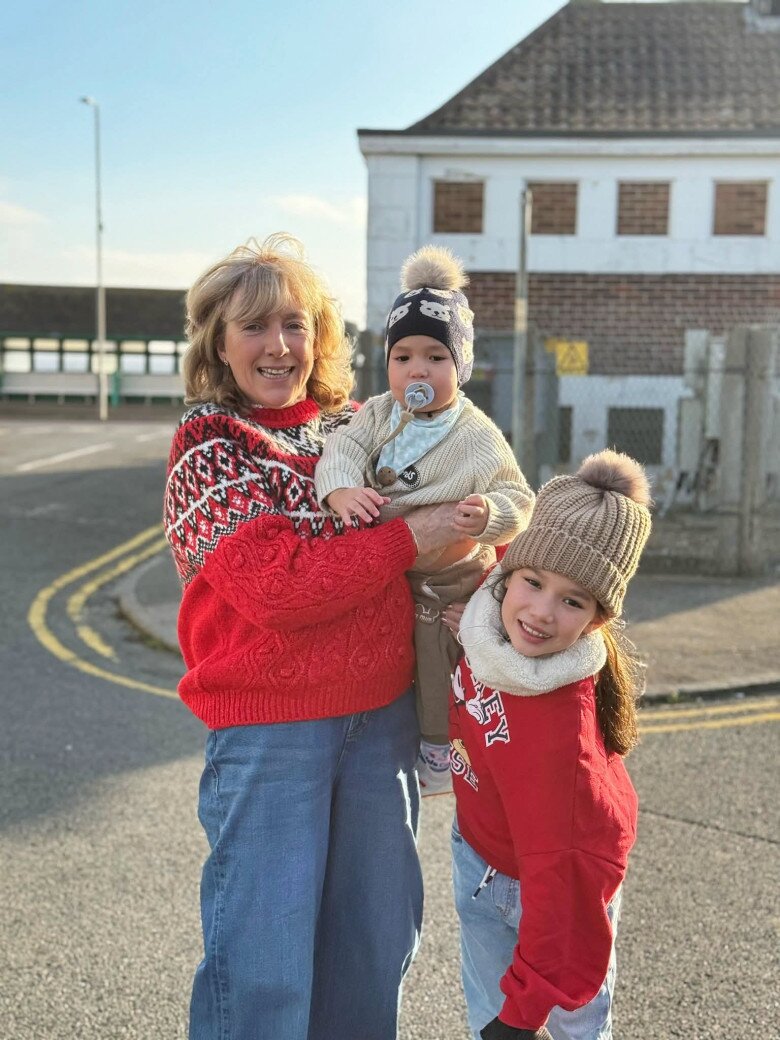 Siêu mẫu Hà Anh khoe mẹ chồng người Anh, con gái lai Tây giống bà nội như đúc - 3