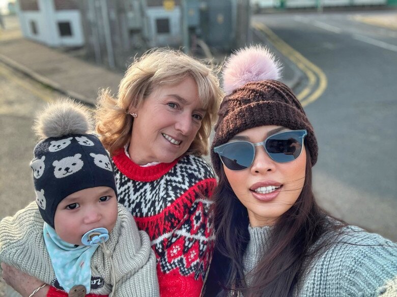 Siêu mẫu Hà Anh khoe mẹ chồng người Anh, con gái lai Tây giống bà nội như đúc - 2