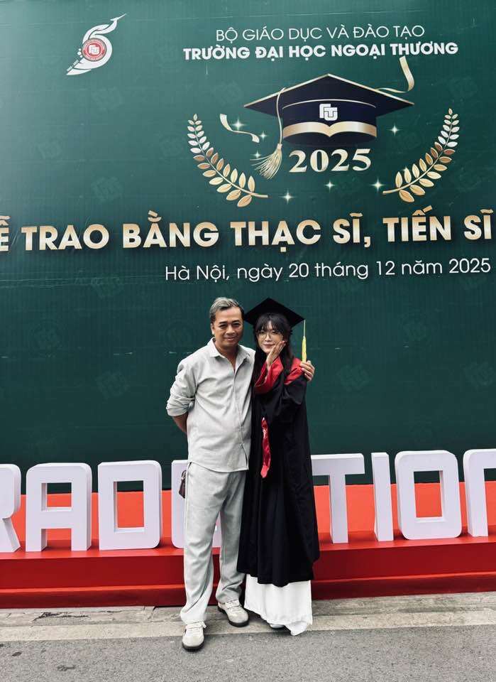 2 NSƯT từng đóng vai Thiên Lôi trong "Táo Quân": Người có con gái học Thạc sĩ, người hiếm hoi khoe 2 quý tử điển trai - 9