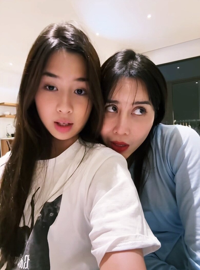 2 sao cùng tên Hương Giang có con gái xinh như hoa hậu: Người chăm đưa ái nữ đi sự kiện, người khoe thành tích của con - 6