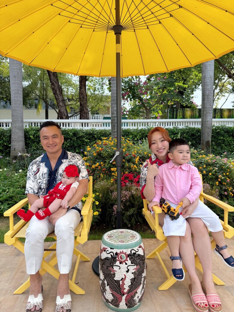 "Chủ tịch nhí" nhà Chi Bảo 4 tuổi đã có bạn gái Tây xinh xắn như búp bê, được tặng cả dàn "siêu xe" trong sinh nhật - 6