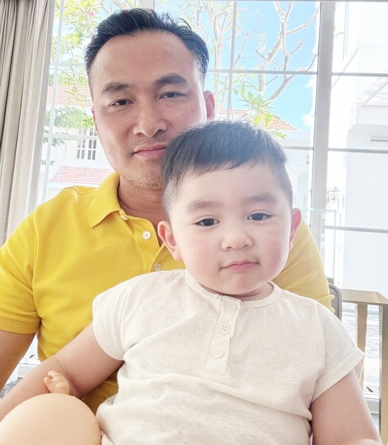 "Chủ tịch nhí" nhà Chi Bảo 4 tuổi đã có bạn gái Tây xinh xắn như búp bê, được tặng cả dàn "siêu xe" trong sinh nhật - 10