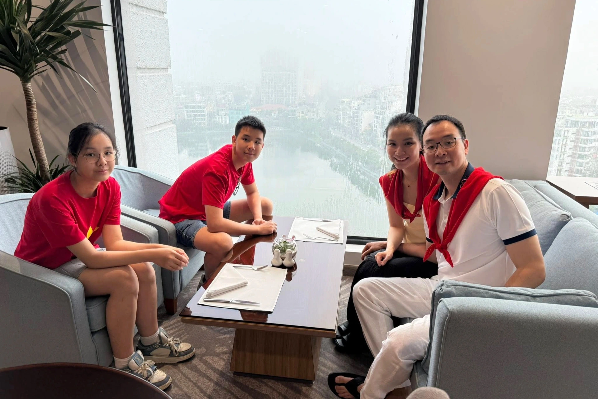 Con gái Hoa hậu Thùy Lâm khoe "bánh thành tựu" cao thêm 10cm trong 1 năm, có 2 đồng điếu cười xinh là bản sao của mẹ - 5