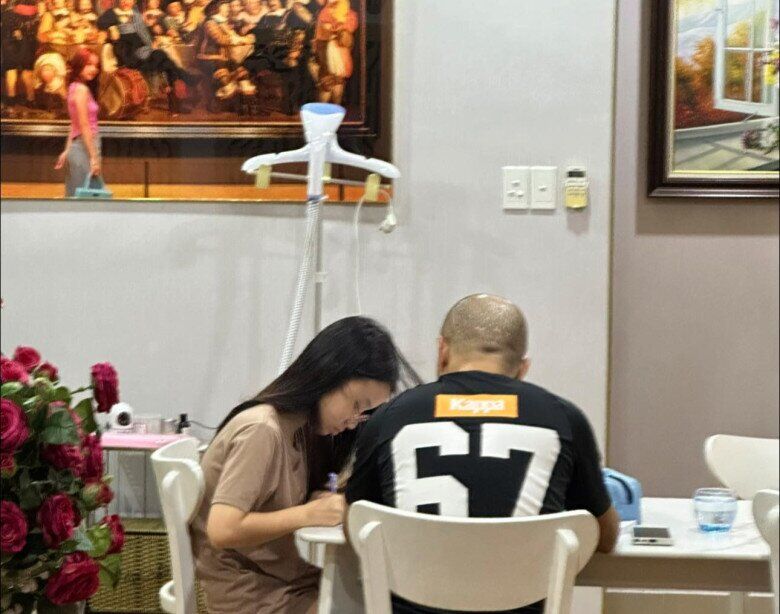 Con gái MC Thành Trung được mẹ chăm kỹ từng bữa ăn dù cách xa 8km, bố dượng Tây hứa cho đi 5 nước trước tuổi 25 - 5