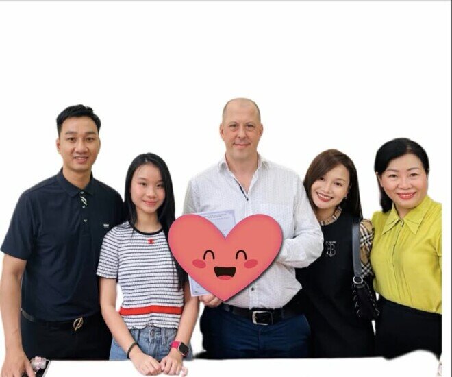 Con gái MC Thành Trung được mẹ chăm kỹ từng bữa ăn dù cách xa 8km, bố dượng Tây hứa cho đi 5 nước trước tuổi 25 - 11