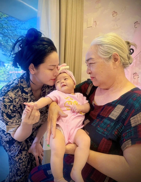 Con sao Việt chọn "nối nghiệp" trong ngày thôi nôi: Cháu gái NSND Thanh Lam kế thừa từ bà, Hope nhà Trường Giang thành ca sĩ - 12