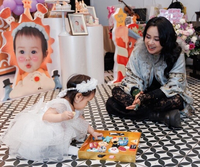 Con sao Việt chọn "nối nghiệp" trong ngày thôi nôi: Cháu gái NSND Thanh Lam kế thừa từ bà, Hope nhà Trường Giang thành ca sĩ - 1