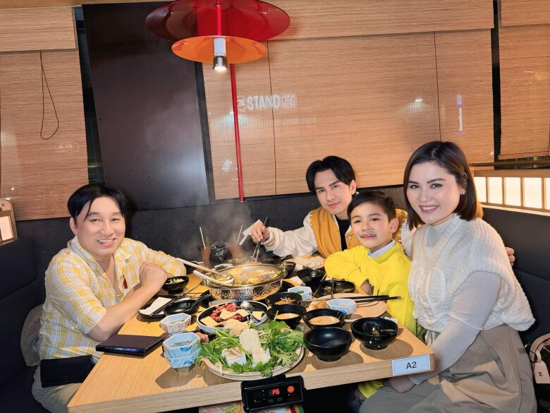 Con trai 9 tuổi nhà Đan Trường vất vả bê thùng rác cao gần bằng người, sống với mẹ ruột ở Mỹ được rèn đủ việc nhà - 7