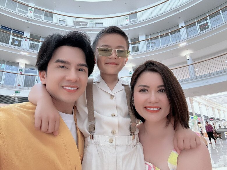 Con trai 9 tuổi nhà Đan Trường vất vả bê thùng rác cao gần bằng người, sống với mẹ ruột ở Mỹ được rèn đủ việc nhà - 2