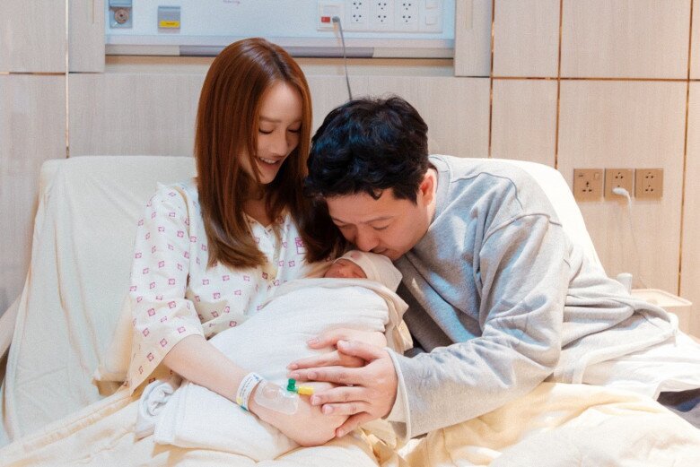 Nhã Phương hạ sinh con thứ 3, Trường Giang bật khóc xin lỗi vì lần nào vợ lâm bồn cũng không ở bên cạnh - 2