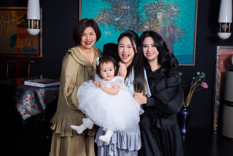 NSND Thanh Lam và ông xã là bác sĩ danh tiếng tung ảnh ngọt ngào, bạn gái của chồng cũ để lại lời nhắn - 5