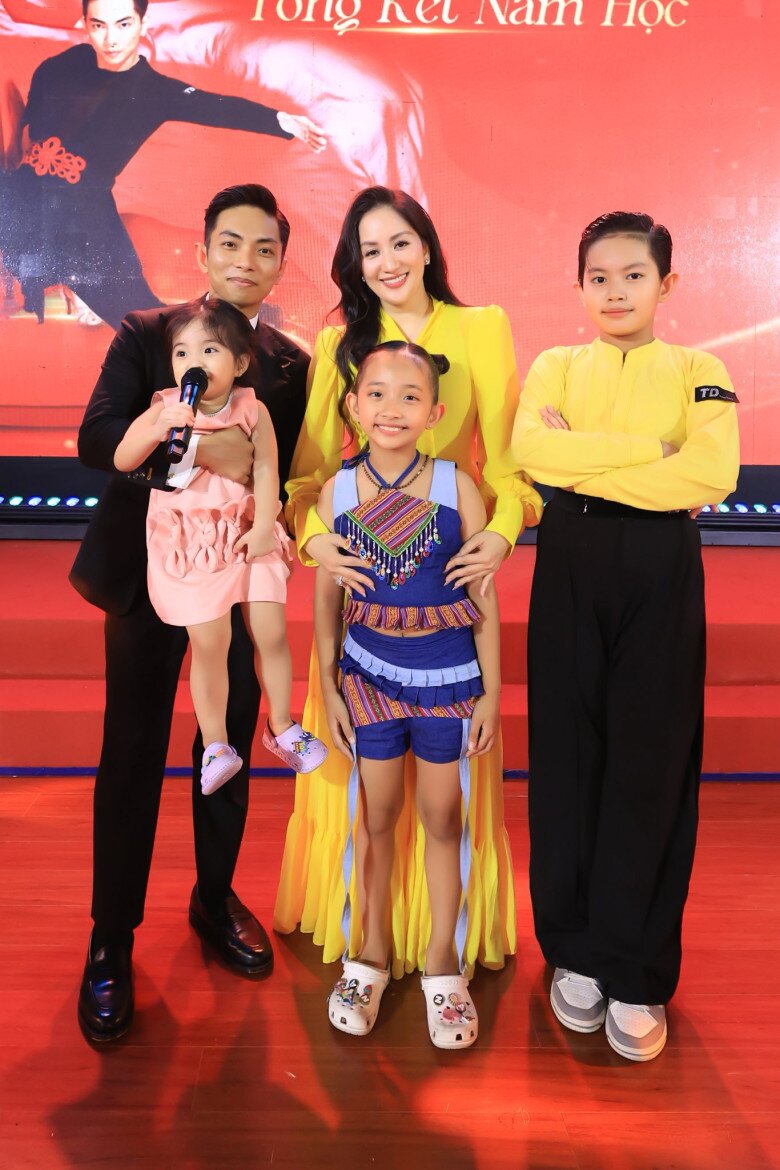 Phan Hiển "giấu cả thế giới" để yêu Khánh Thi trước khi có 3 con chung, từng bị mẹ vợ là hoa khôi Thường Tín góp ý - 8