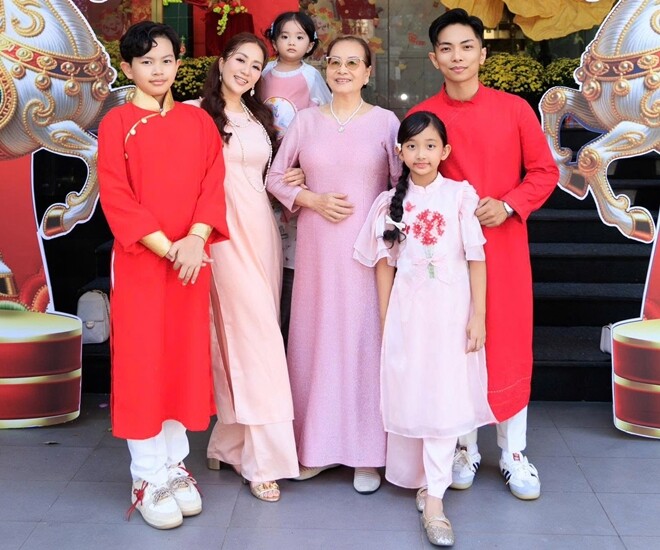 Phan Hiển "giấu cả thế giới" để yêu Khánh Thi trước khi có 3 con chung, từng bị mẹ vợ là hoa khôi Thường Tín góp ý - 1