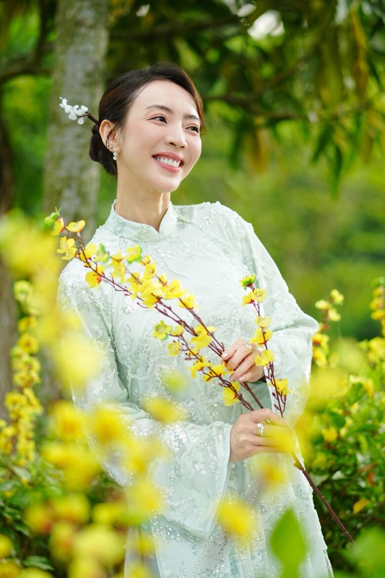 Sao Việt 24h: 3 con Khánh Thi chuẩn "con nhà nòi" khi nhún nhảy theo nhạc remix, cô út 3 tuổi "quẩy" không kém anh chị - 11