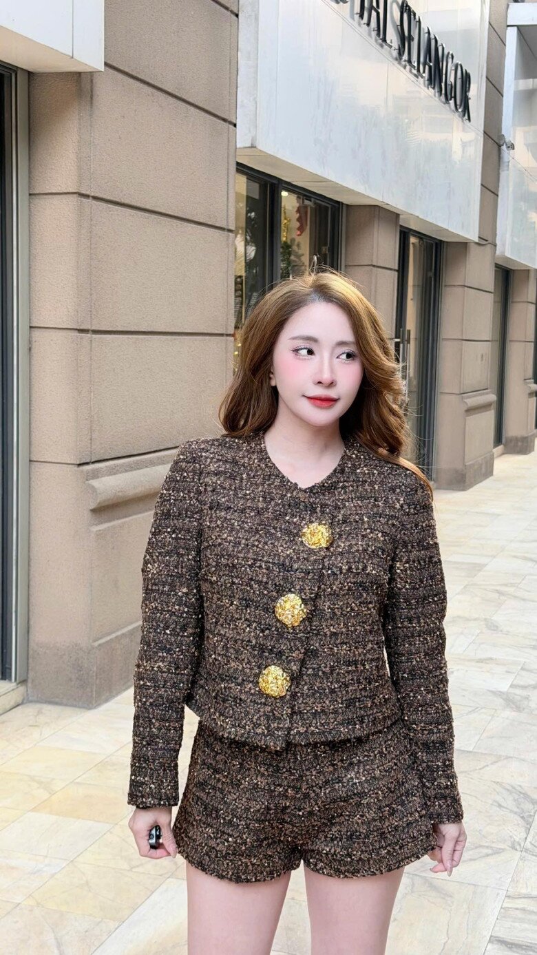 Sao Việt 24h: Bố chồng H'Hen Niê cưng chiều cháu nội, em bé Ê Đê 4 tháng tuổi đã có "siêu xe" - 13