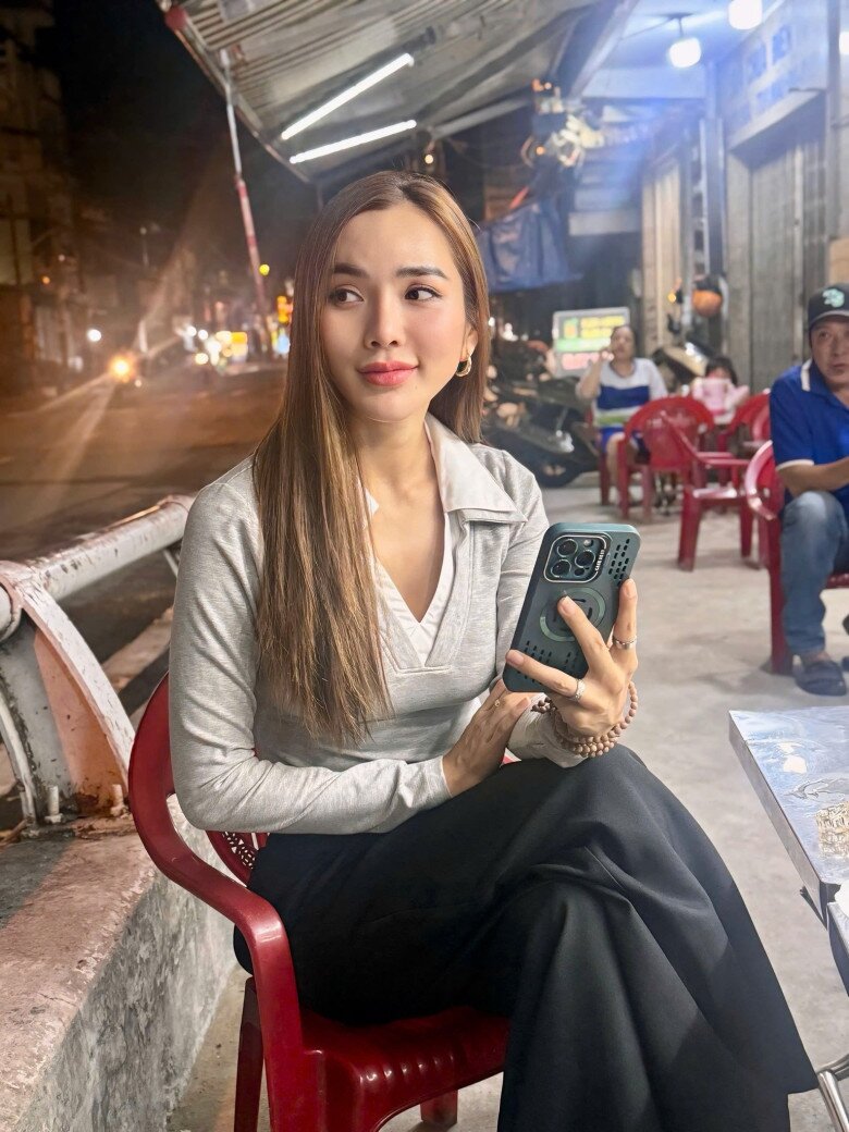 Sao Việt 24h: Con gái Mai Phương làm mẫu ảnh, thần thái và nụ cười ngày càng gợi nhớ đến người mẹ quá cố - 12