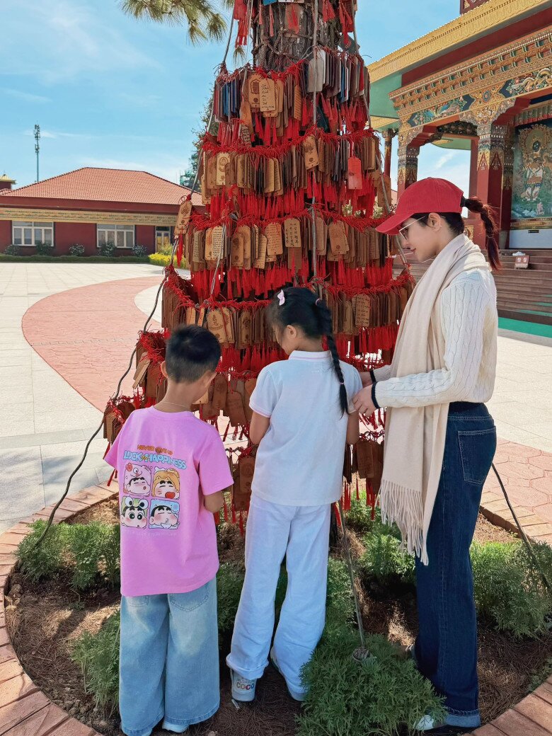 Sao Việt 24h: Con gái NSƯT Vũ Luân - Phương Lê đã biết "méc" bố vì bị làm đau, 2 tháng tuổi "nói chuyện" liên tục - 5